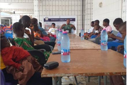 A table avc les enfants